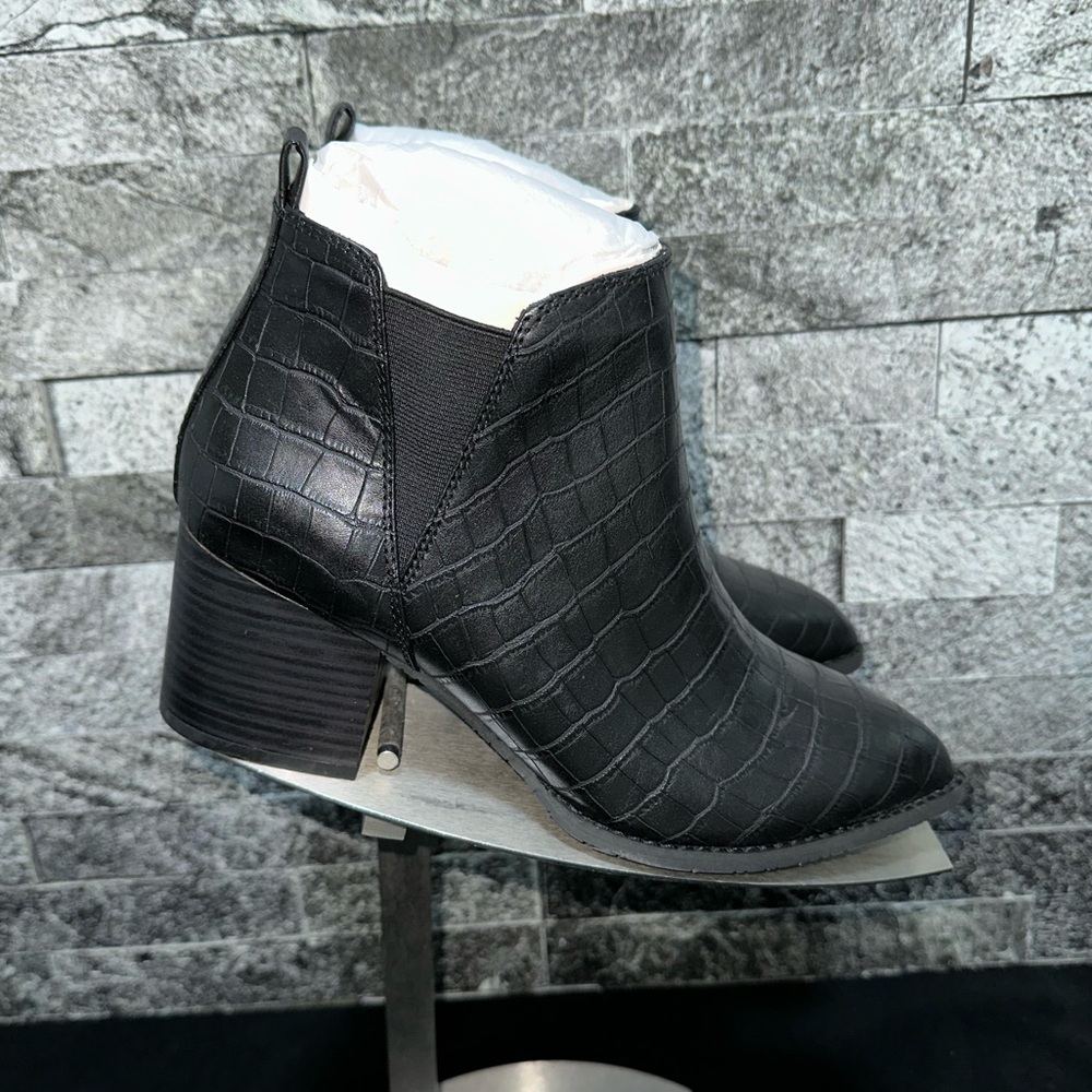 Melrose Ave. Los Angeles Vegan Ankle Boots - NEW - 7